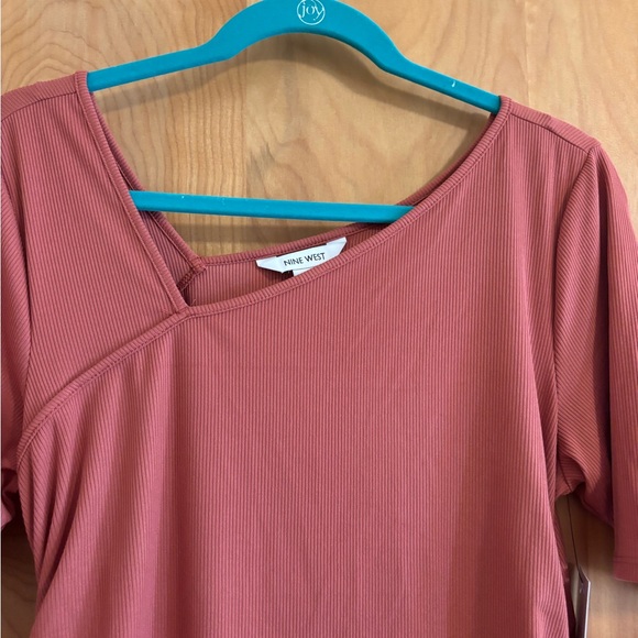 Nine West Burnt Orange Asymmetrical Ruched Top Size Large NWT - Picture 5 of 8